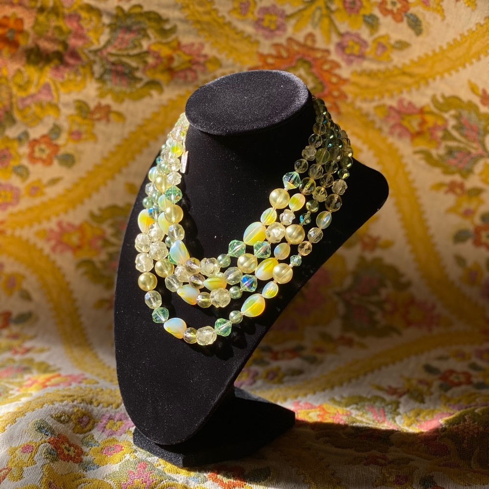 Vintage NWT acrylic beads & rhinestone necklace